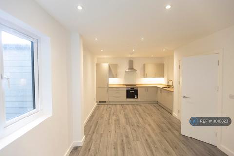 2 bedroom flat to rent, The Headlands, Penryn, TR10