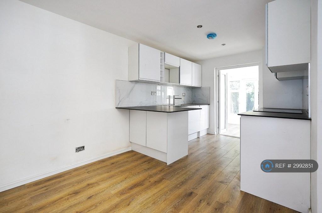 House in London - View 3