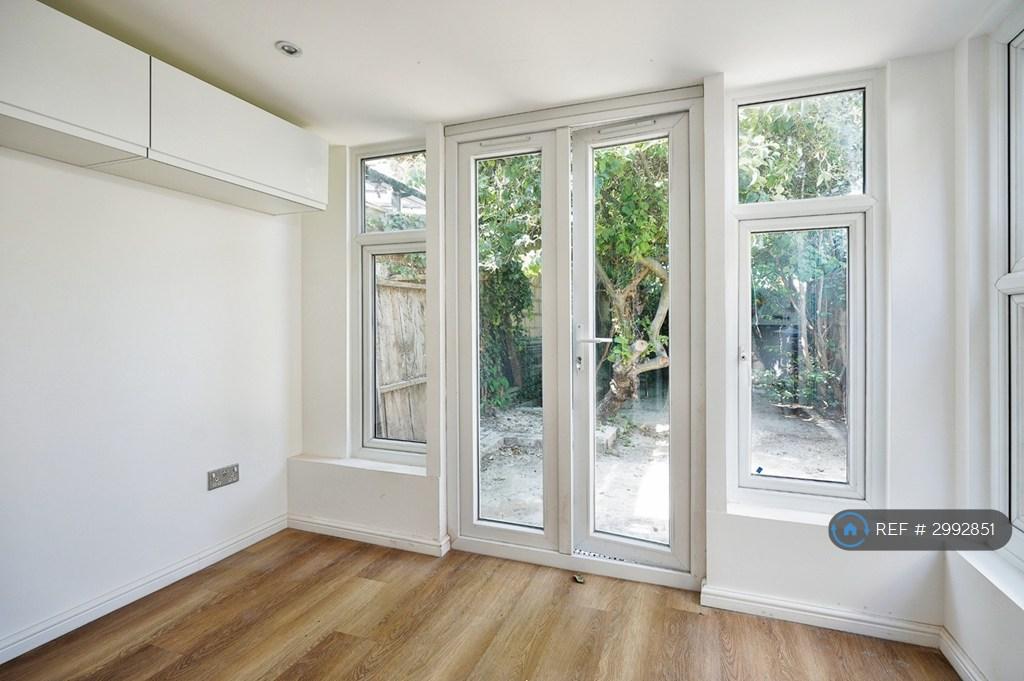House in London - View 4