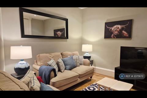 1 bedroom flat to rent, Parliament Square, Edinburgh, EH1