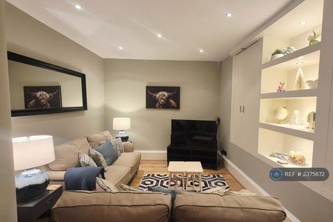 1 bedroom flat to rent, Parliament Square, Edinburgh, EH1