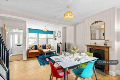 2 bedroom terraced house to rent, Terminus Road, Brighton, BN1