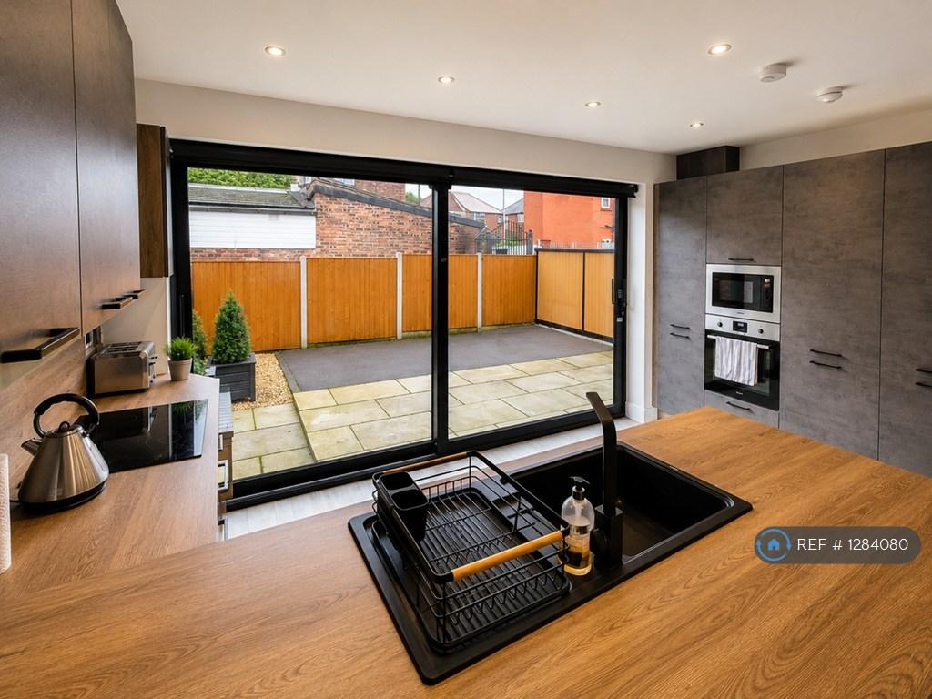 House in Manchester, Abbey Hey, Gorton - View 5