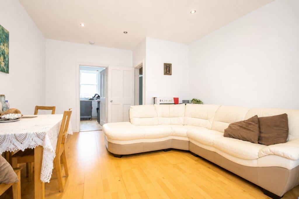 Apartment in Edinburgh - View 3