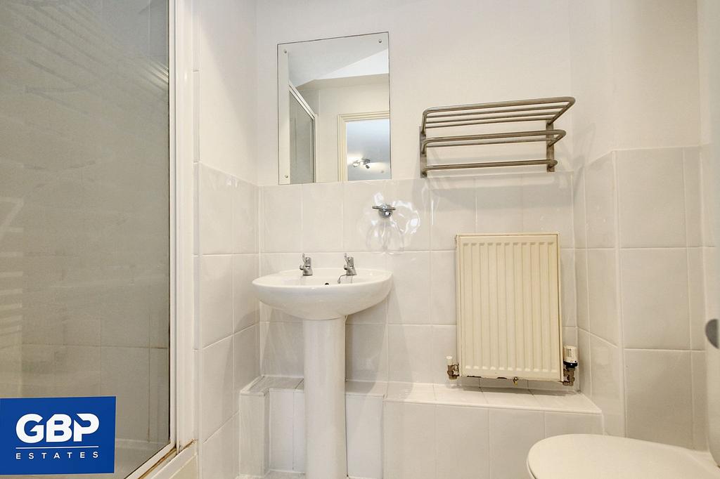 Apartment in Romford - View 3