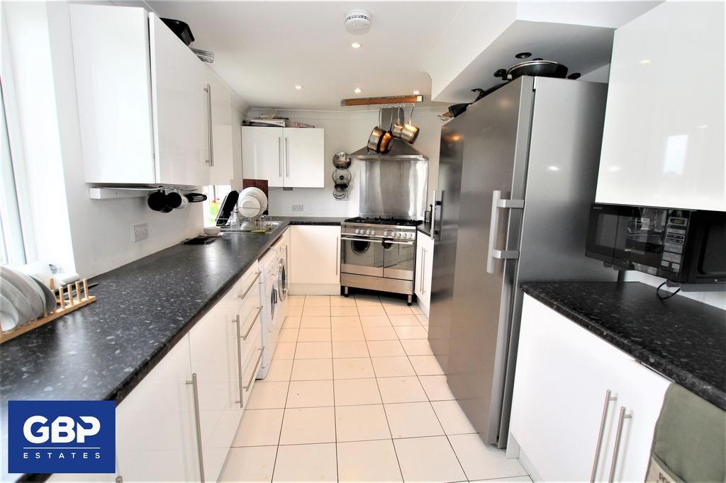 Apartment in Romford - View 4
