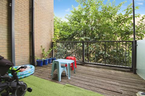 2 bedroom apartment to rent, 49 Clarence Avenue, Ilford, IG2 6FB