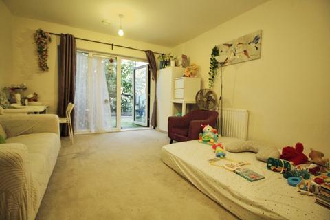 2 bedroom apartment to rent, 49 Clarence Avenue, Ilford, IG2 6FB