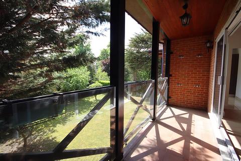 2 bedroom apartment to rent, Court Road, Maidenhead, Berkshire