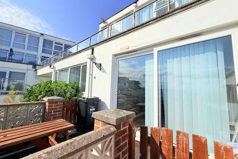 2 bedroom apartment to rent, Pentire Avenue, Newquay, TR7