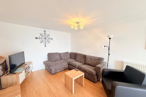 2 bedroom apartment to rent, Pentire Avenue, Newquay, TR7