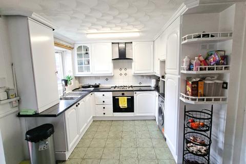 4 bedroom detached house to rent, Barratt Gardens, Manchester, M24