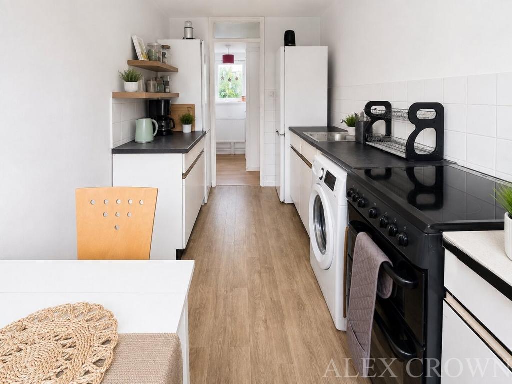 Apartment in Shadwell - View 2
