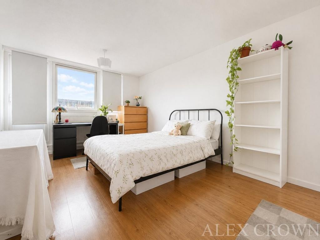 Apartment in Shadwell - View 3