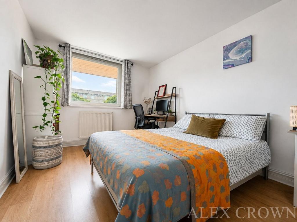 Apartment in Shadwell - View 4