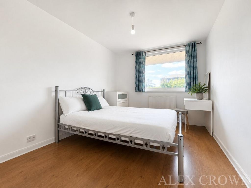 Apartment in Shadwell - View 5
