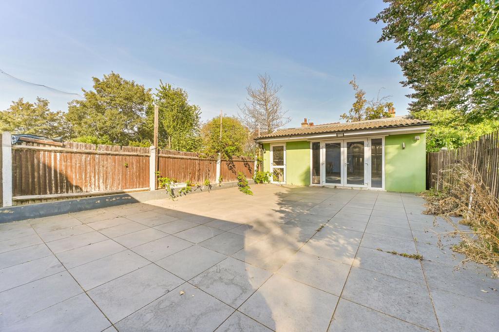 House in Croydon - View 5