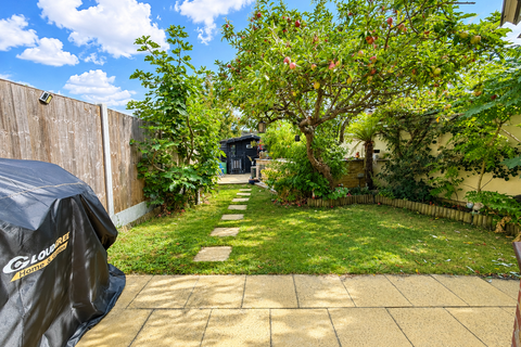 3 bedroom semi-detached house for sale, The Fremnells, Basildon, Essex, SS14