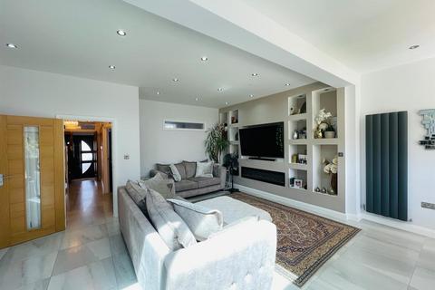 6 bedroom house to rent, Vista Drive, Ilford IG4
