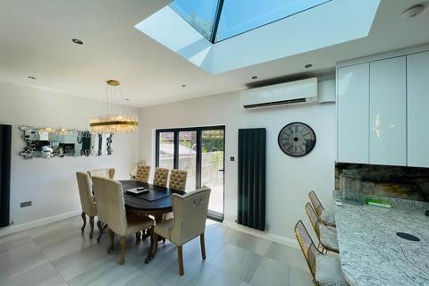 6 bedroom house to rent, Vista Drive, Ilford IG4