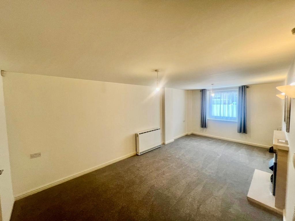 Apartment in Southampton - View 4