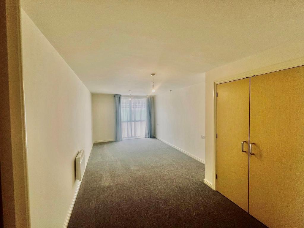 Apartment in Southampton - View 5