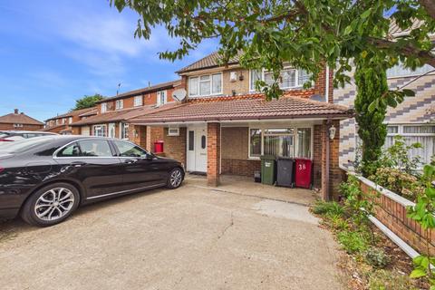 3 bedroom semi-detached house to rent, Northborough Road, Slough, Berkshire, SL2