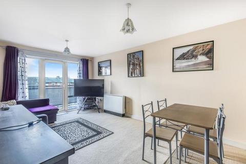 2 bedroom flat to rent, Crossway Point, Reading, RG1