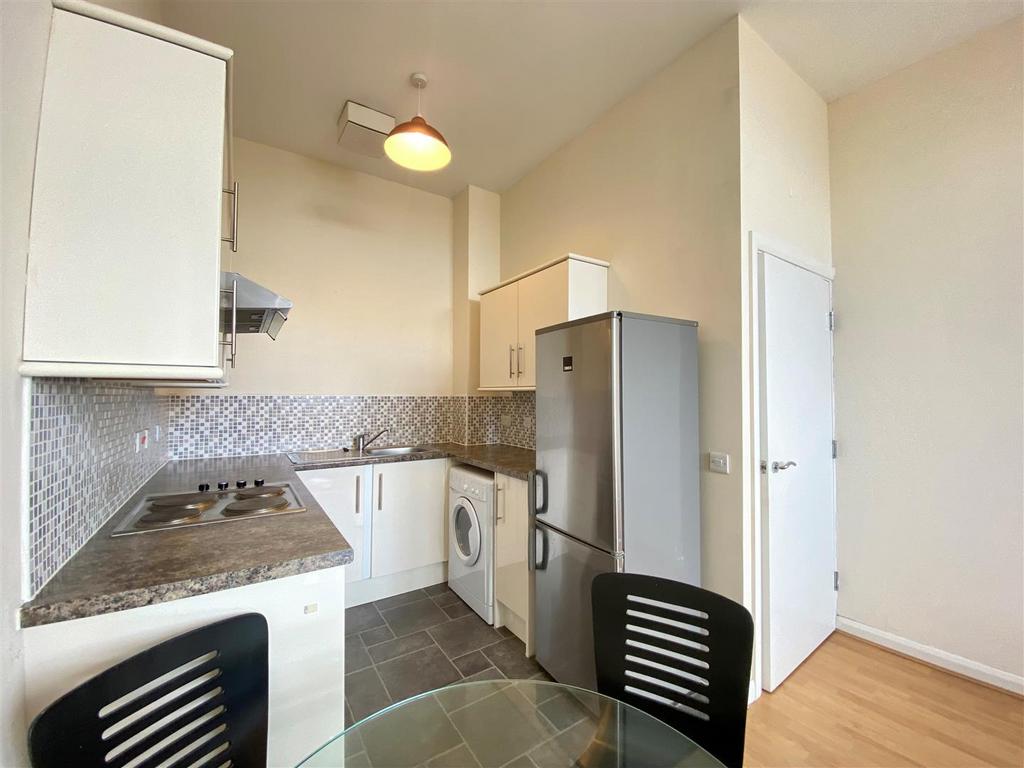 Apartment in Salford - View 4