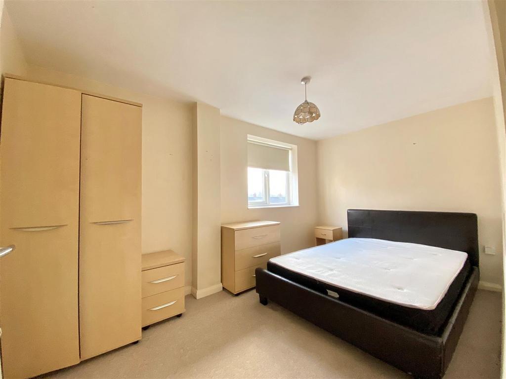 Apartment in Salford - More
