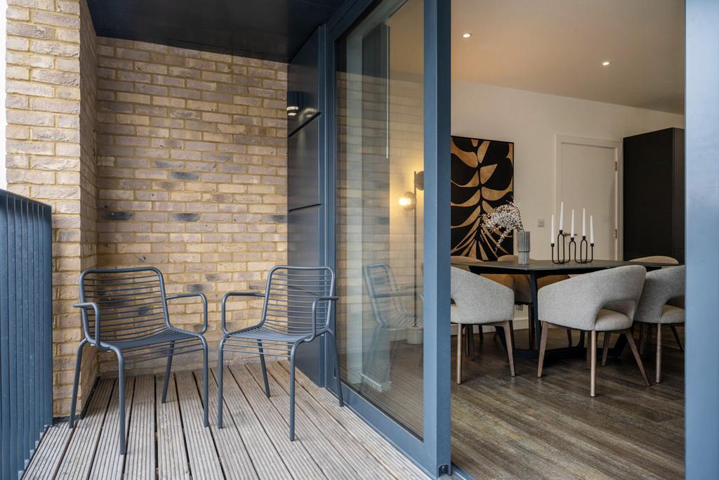 Apartment in Croydon - More