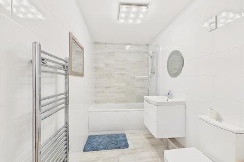2 bedroom flat for sale, Chandlers Court, Kingston Upon Hull, HU9 1FB