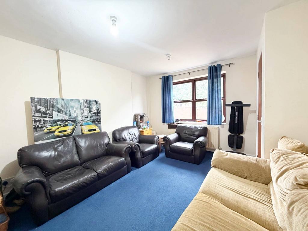 House in LEEDS - View 3