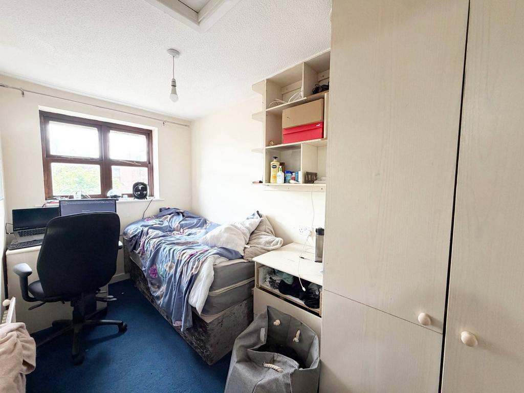 House in LEEDS - View 4
