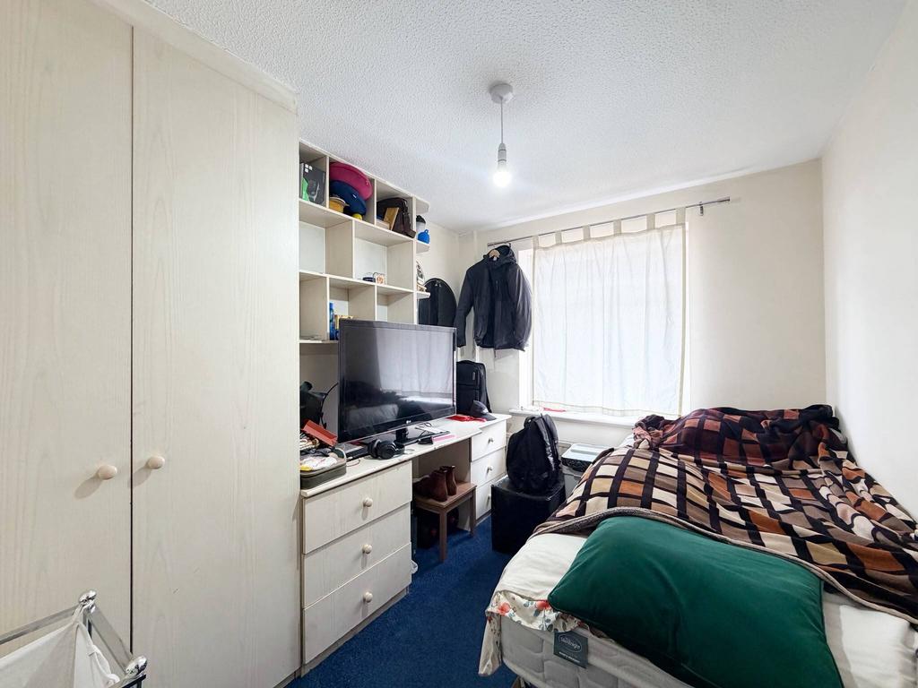 House in LEEDS - More