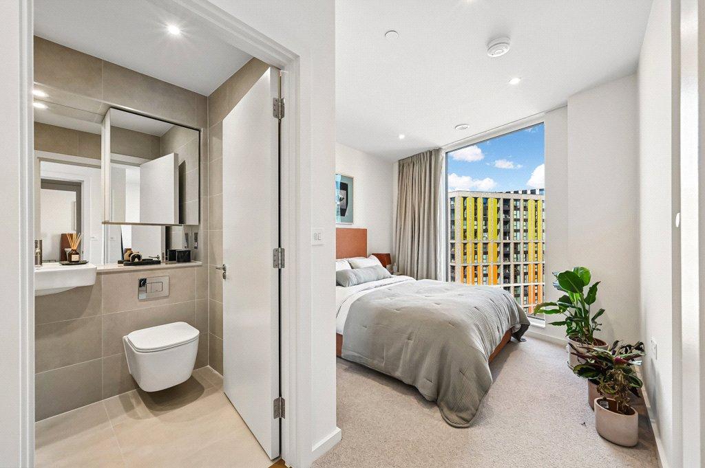 Apartment in Nine Elms - More