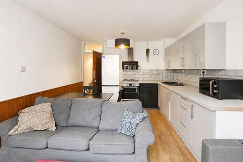 4 bedroom terraced house to rent, Kingsland Road, London, E2