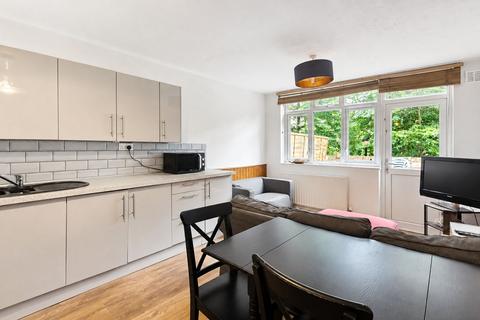4 bedroom terraced house to rent, Kingsland Road, London, E2