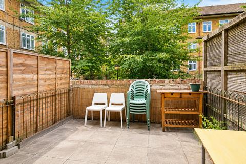 4 bedroom terraced house to rent, Kingsland Road, London, E2