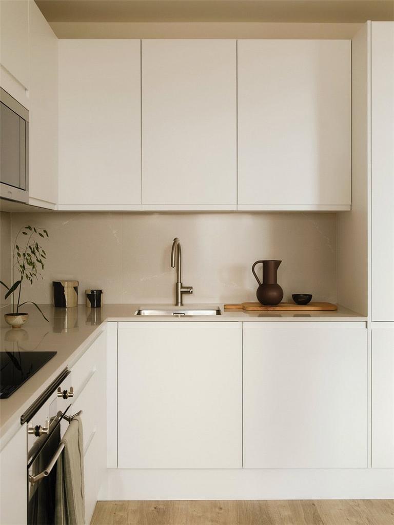 Apartment in Nine Elms - View 2