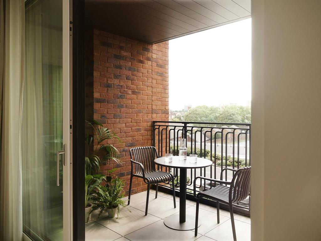 Apartment in Nine Elms - View 4
