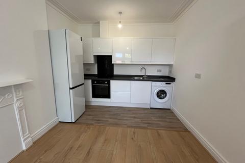 2 bedroom flat to rent, A Fishponds Road, Bristol, BS16