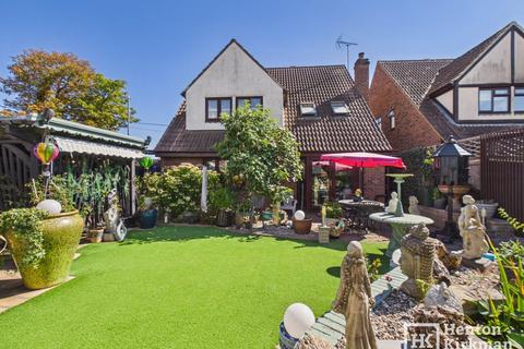 4 bedroom detached house for sale, London Road, Wickford