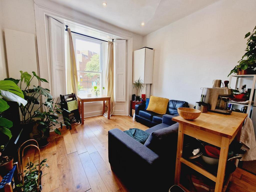 Apartment in Holloway - View 2