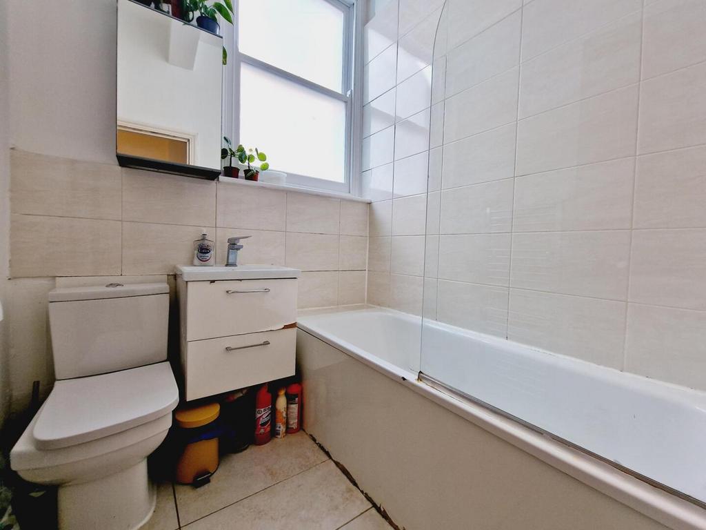 Apartment in Holloway - View 3