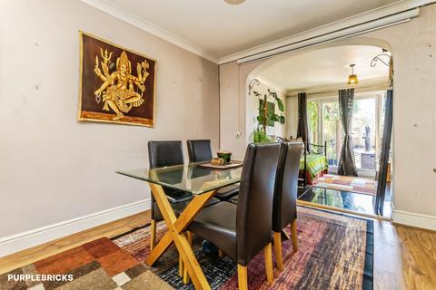 4 bedroom semi-detached house for sale, Constance Crescent, Bromley, BR2