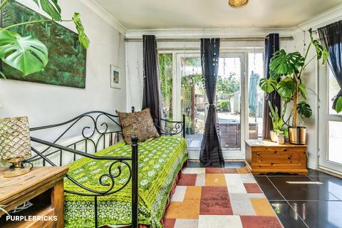 4 bedroom semi-detached house for sale, Constance Crescent, Bromley, BR2