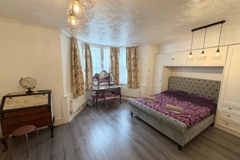 1 bedroom flat to rent, Upper Church Road, Weston-super-Mare, BS23