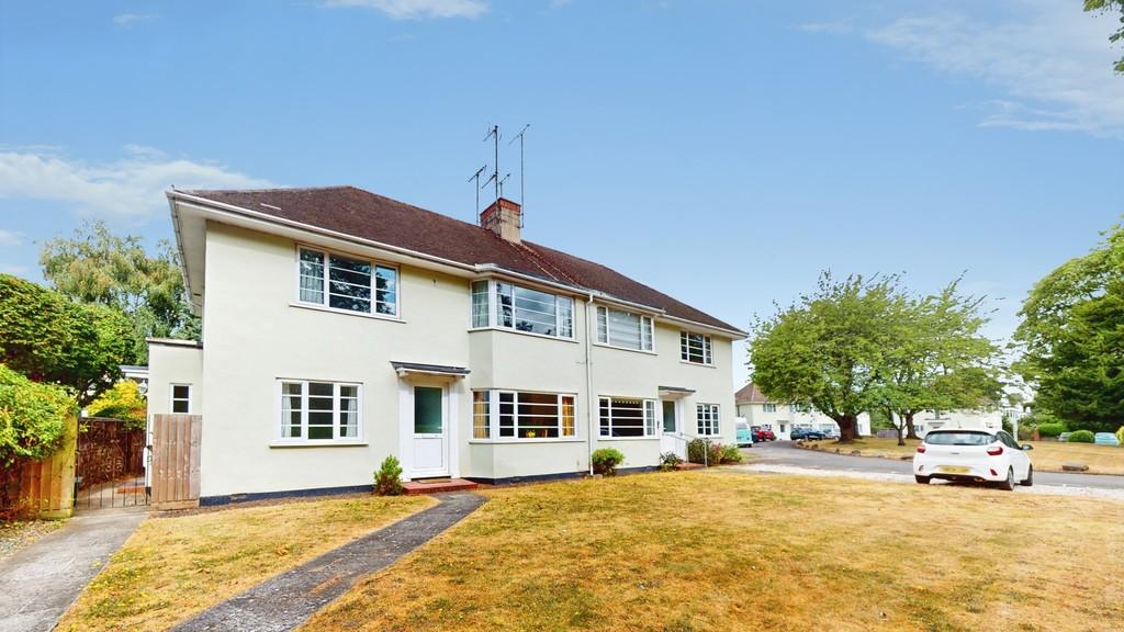 Apartment in Evesham Road