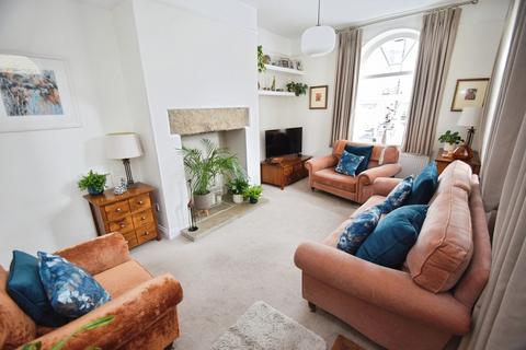 2 bedroom end of terrace house for sale, Whitlam Street, Bradford BD18